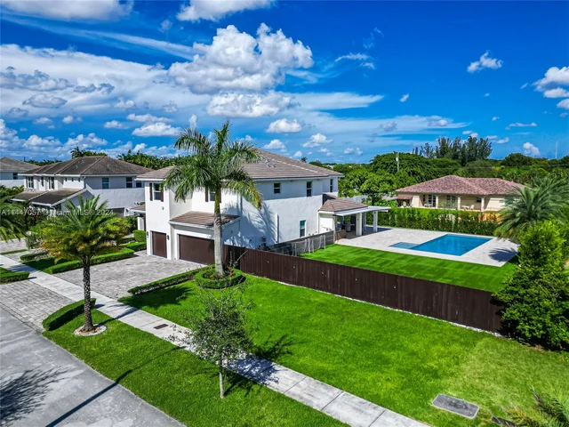 35 NW 121st Ct, Miami FL 33182