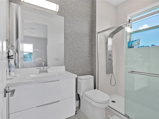 35 NW 121st Ct, Miami FL 33182