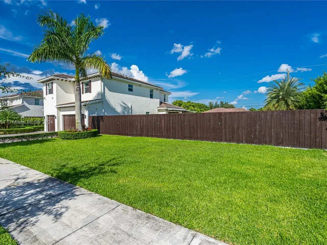 35 NW 121st Ct, Miami FL 33182