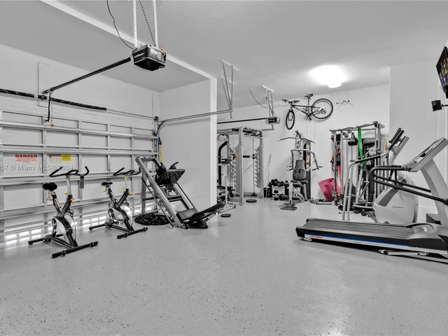 35 NW 121st Ct, Miami FL 33182