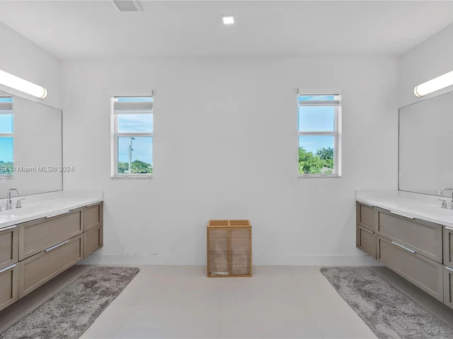 35 NW 121st Ct, Miami FL 33182