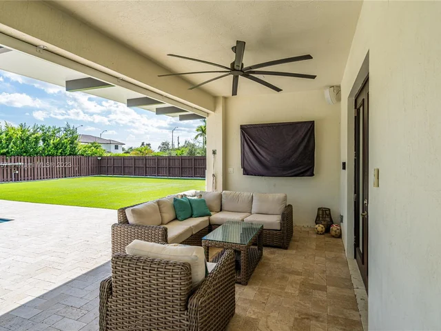 35 NW 121st Ct, Miami FL 33182