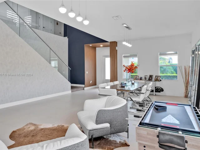 35 NW 121st Ct, Miami FL 33182