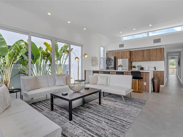 2345 SW 16th St, Miami FL 33145