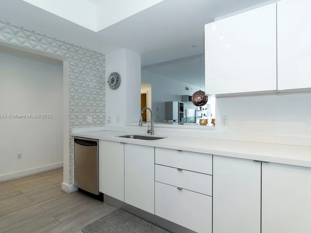 3330 NE 190th St # 516, Aventura FL 33180