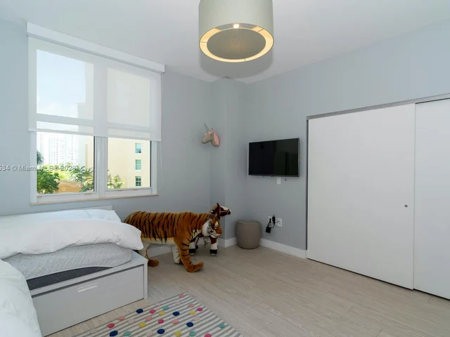 3330 NE 190th St # 516, Aventura FL 33180