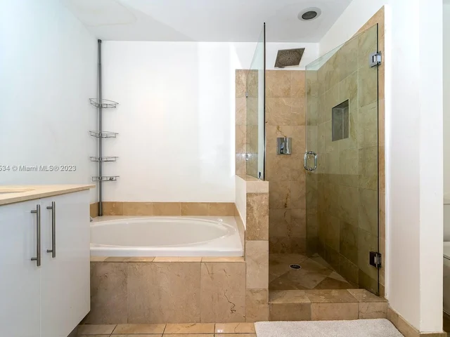 3330 NE 190th St # 516, Aventura FL 33180