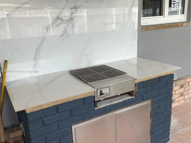 1001 NW 89th Avenue, Pembroke Pines FL 33024