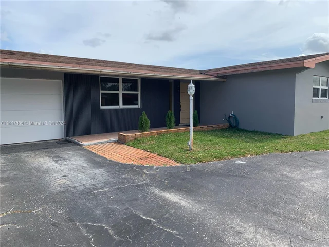 1001 NW 89th Avenue, Pembroke Pines FL 33024