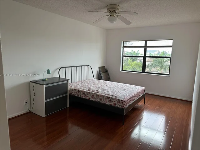 8290 Lake Dr # 544, Doral FL 33166