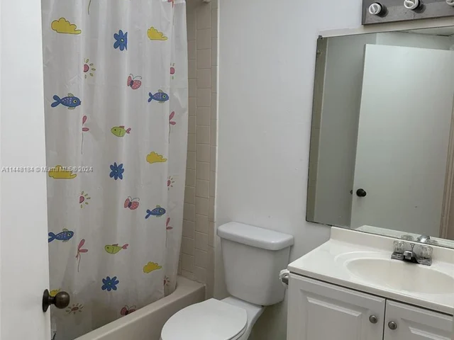 8290 Lake Dr # 544, Doral FL 33166