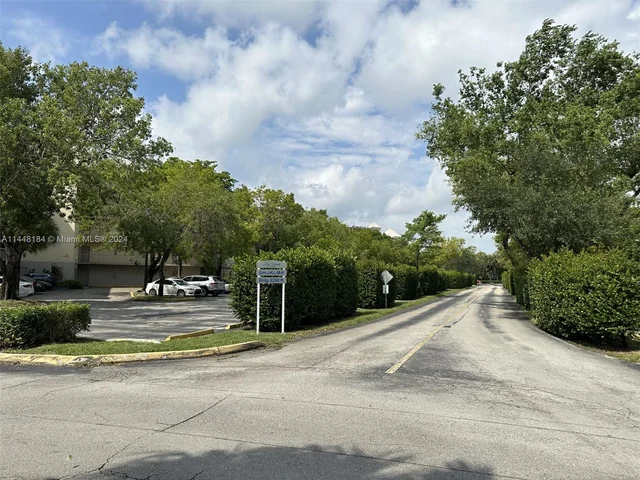 8290 Lake Dr # 544, Doral FL 33166