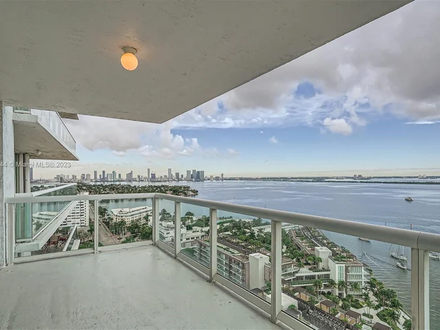 10 Venetian Way # 2202, Miami Beach FL 33139