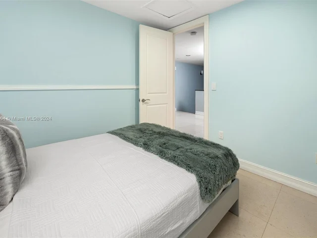 1500 NE 13th Ave, Miami FL 33139