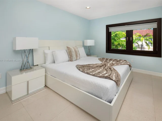 1500 NE 13th Ave, Miami FL 33139