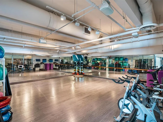 201 Aqua Ave, Miami Beach FL 33141