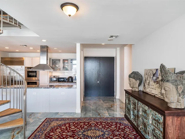 201 Aqua Ave, Miami Beach FL 33141