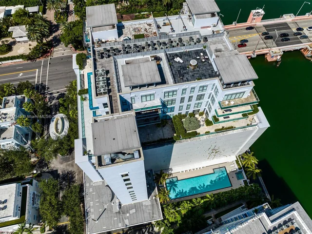 201 Aqua Ave, Miami Beach FL 33141