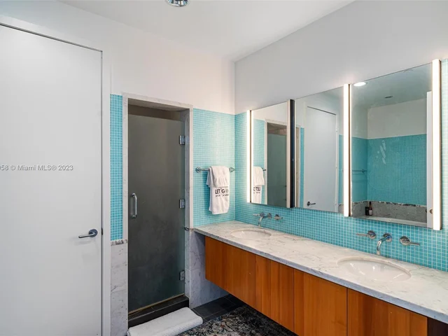 201 Aqua Ave, Miami Beach FL 33141