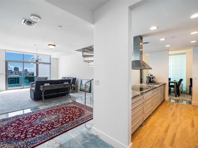 201 Aqua Ave, Miami Beach FL 33141