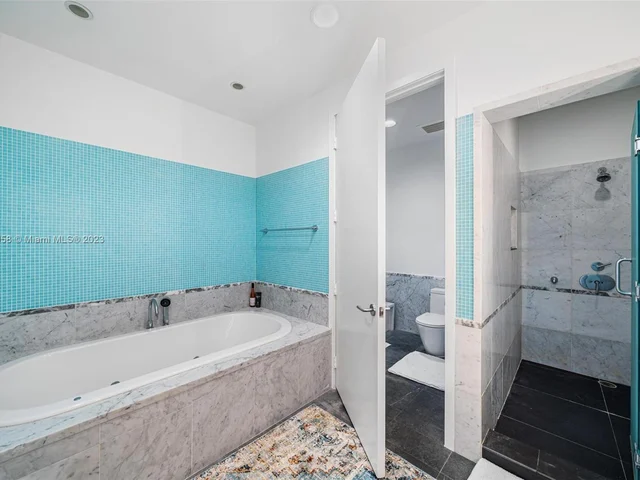 201 Aqua Ave, Miami Beach FL 33141