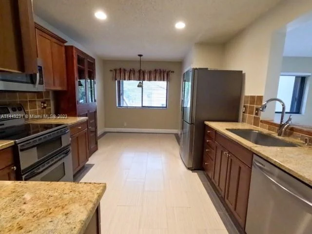 10557 NW 10th Ct # 140, Plantation FL 33322