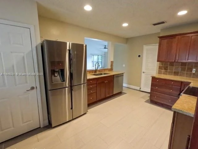 10557 NW 10th Ct # 140, Plantation FL 33322