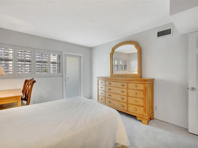 328 N Ocean Blvd # 305, Pompano Beach FL 33062