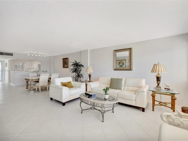 328 N Ocean Blvd # 305, Pompano Beach FL 33062