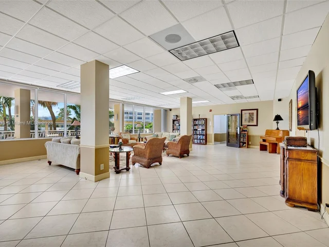 328 N Ocean Blvd # 305, Pompano Beach FL 33062