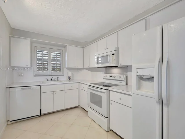 328 N Ocean Blvd # 305, Pompano Beach FL 33062