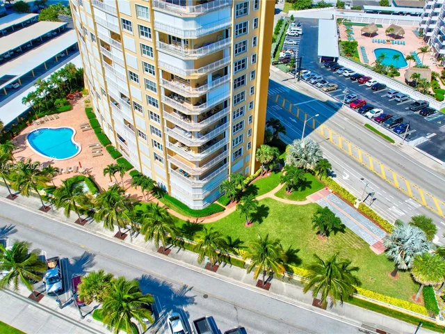 328 N Ocean Blvd # 305, Pompano Beach FL 33062