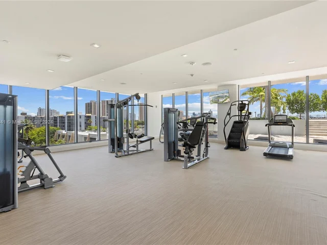 2960 NE 207th St # 904, Aventura FL 33180