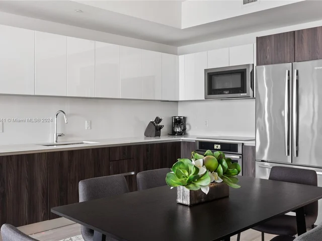 2960 NE 207th St # 904, Aventura FL 33180