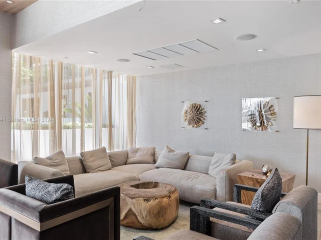 2960 NE 207th St # 904, Aventura FL 33180