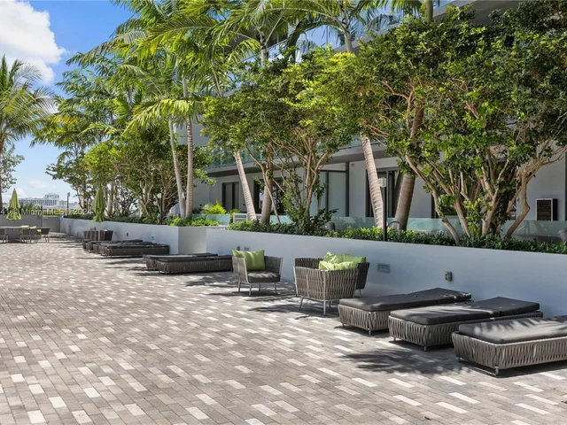 2960 NE 207th St # 904, Aventura FL 33180