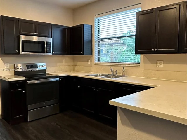 551 SE 35th Ave, Homestead FL 33033