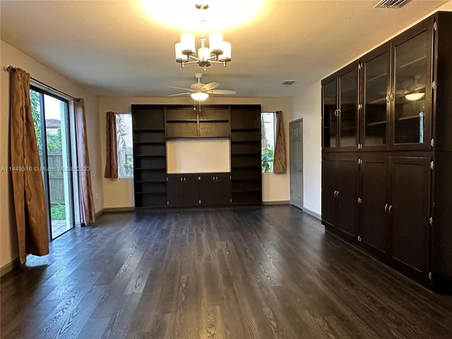 551 SE 35th Ave, Homestead FL 33033