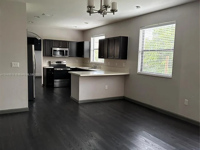 551 SE 35th Ave, Homestead FL 33033