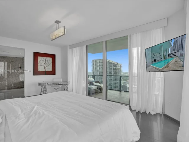 68 SE 6th St # 3711, Miami FL 33131