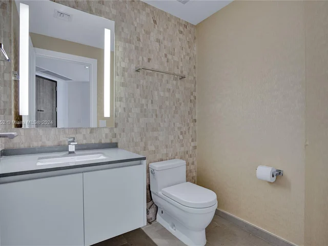 68 SE 6th St # 3711, Miami FL 33131