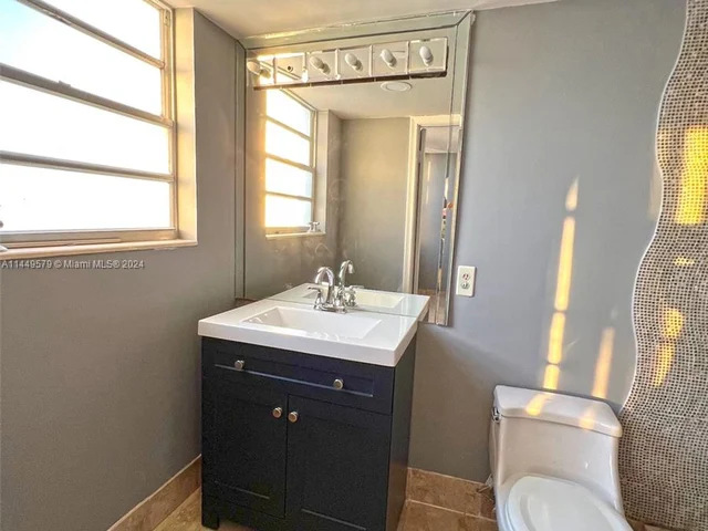 137 Golden Isles Dr # 1110, Hallandale Beach FL 33009