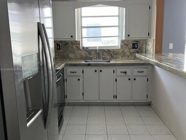 137 Golden Isles Dr # 1110, Hallandale Beach FL 33009