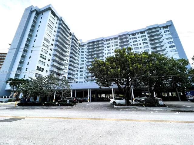 137 Golden Isles Dr # 1110, Hallandale Beach FL 33009