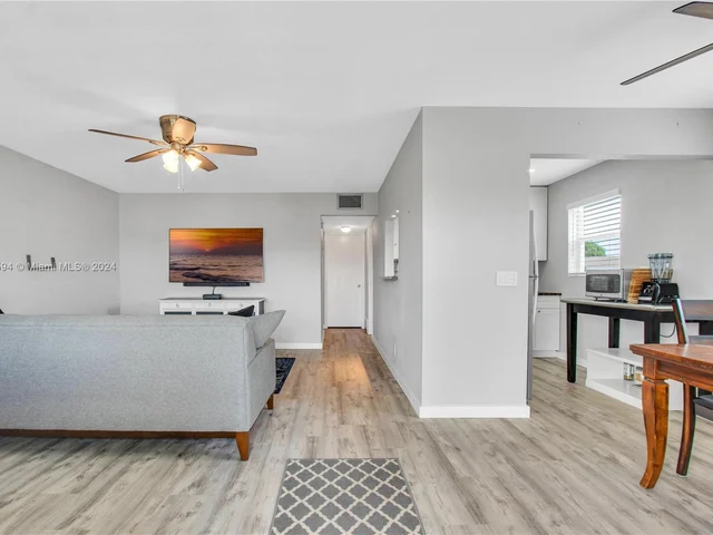 480 Horizons  W # 204, Boynton Beach FL 33435