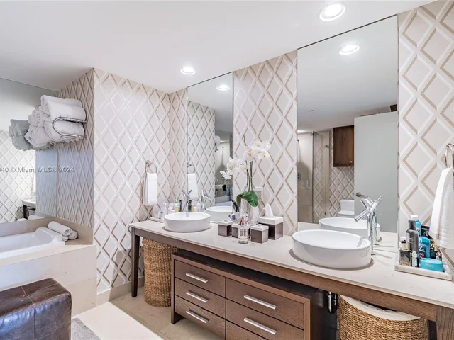 495 Brickell Ave # 1701, Miami FL 33131