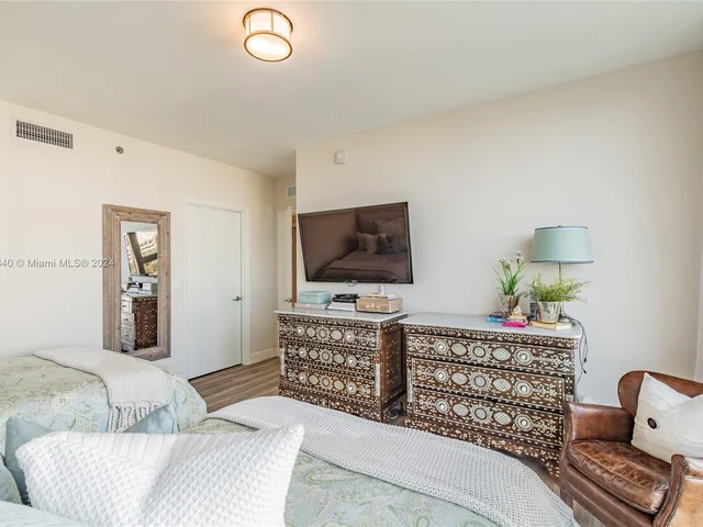 495 Brickell Ave # 1701, Miami FL 33131