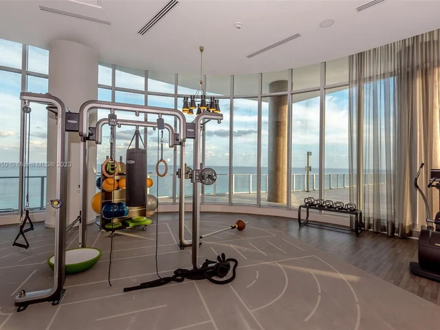 4111 S Ocean Dr, Hollywood FL 33019