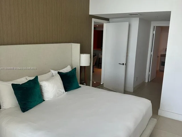 4111 S Ocean Dr, Hollywood FL 33019