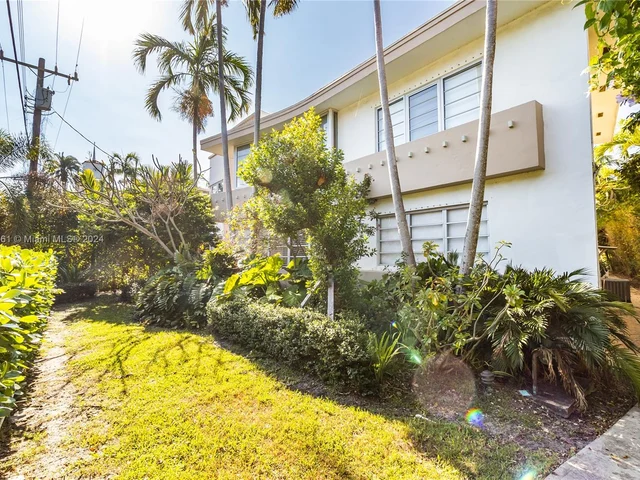 4800 Pine Tree Dr # 101, Miami Beach FL 33140